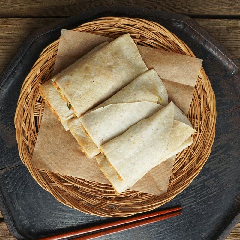 소를 채워 말아낸 메밀전병